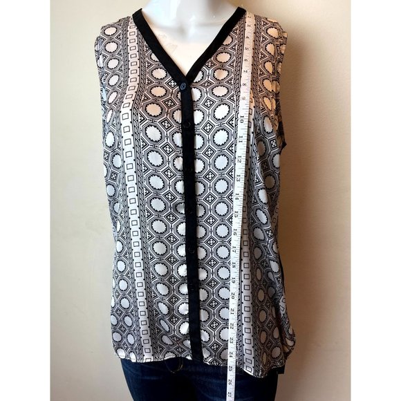 Milano Women Low-Hi Front Button Blouse Top Sleeveless Geometric Black White S - Picture 3 of 7